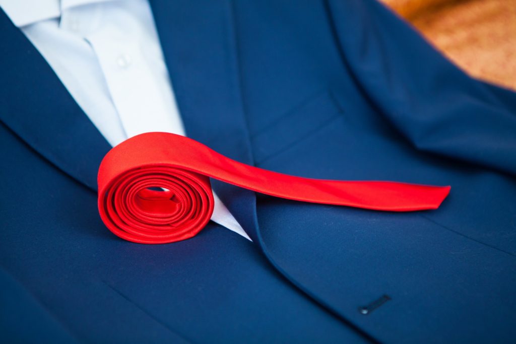 красный галстук