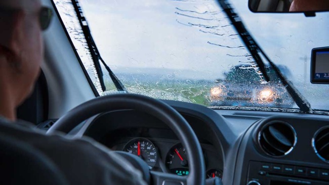 Управление автомобилем в дождливую погоду