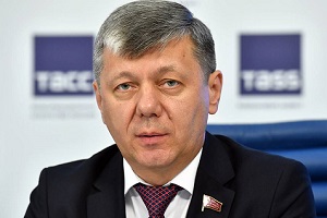 Дмитрий Новиков: кандидат исторических наук, зам Зюганова